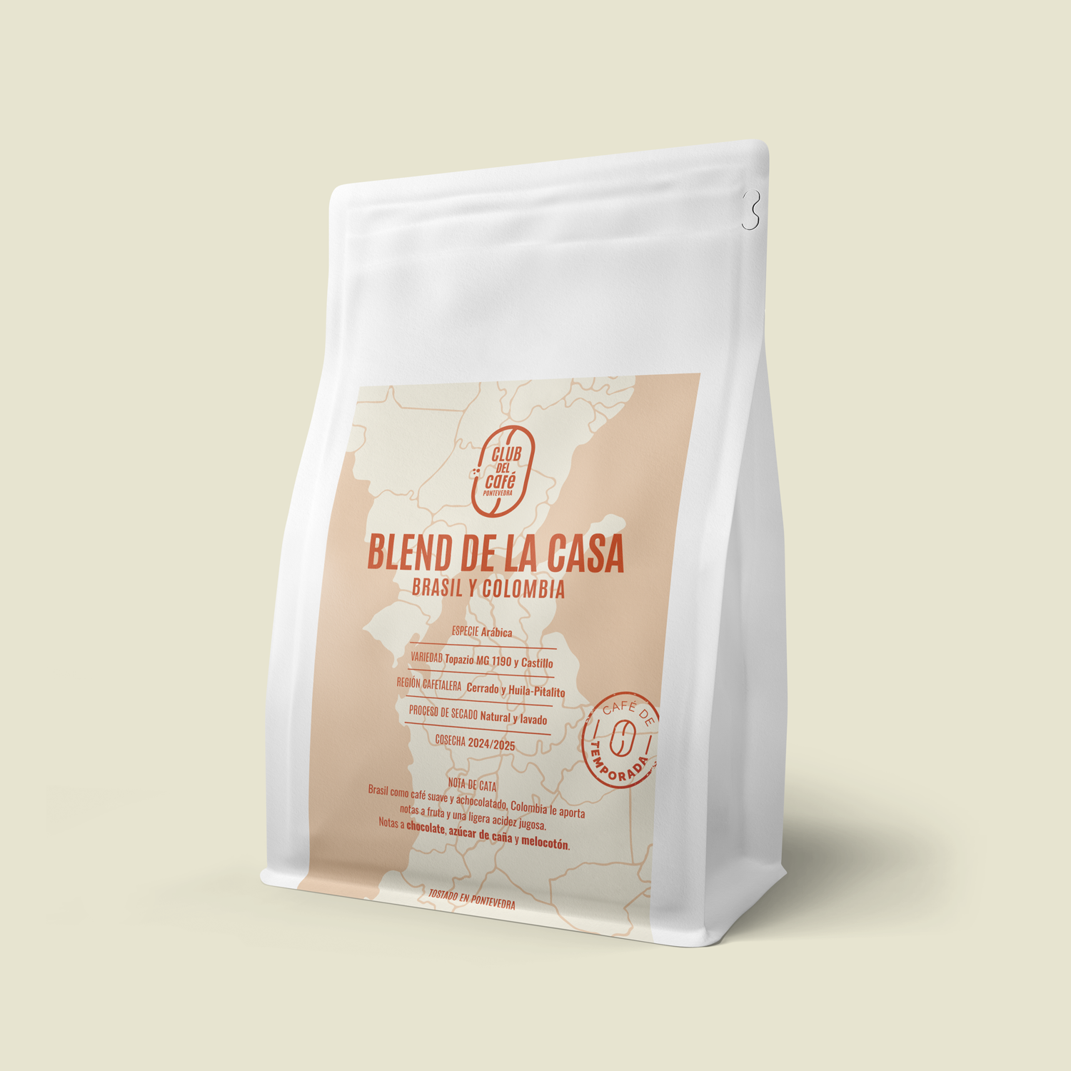 Café de especialidad Blend de la Casa –  notas de chocolate, melocotón, y azúcar de caña. Tostado artesanal en Pontevedra por Club del Café.